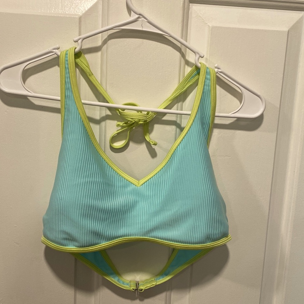 Women’s bikini top size large